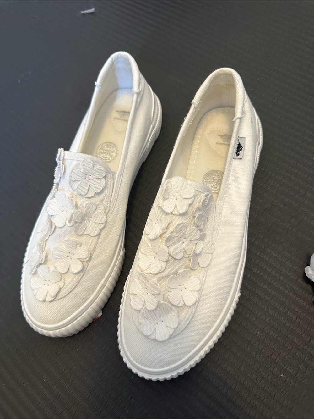 White Floral Appliqué Slip-On Women’s Sneakers